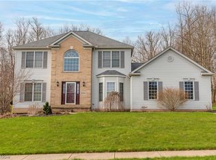 320 Chadwick Dr, Aurora, OH