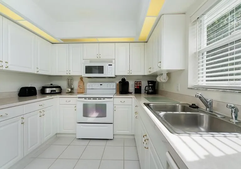 233 Albatross Rd — Photo 6