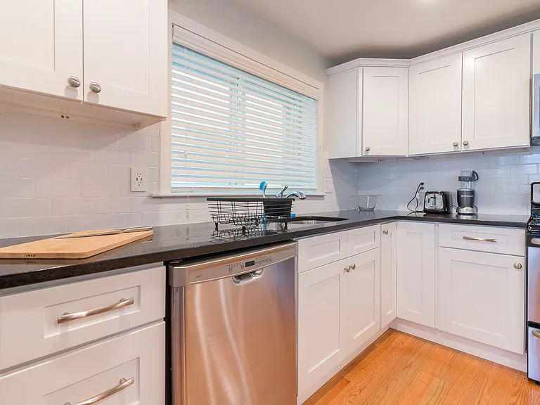 1057 Saratoga St #4 — Photo 12