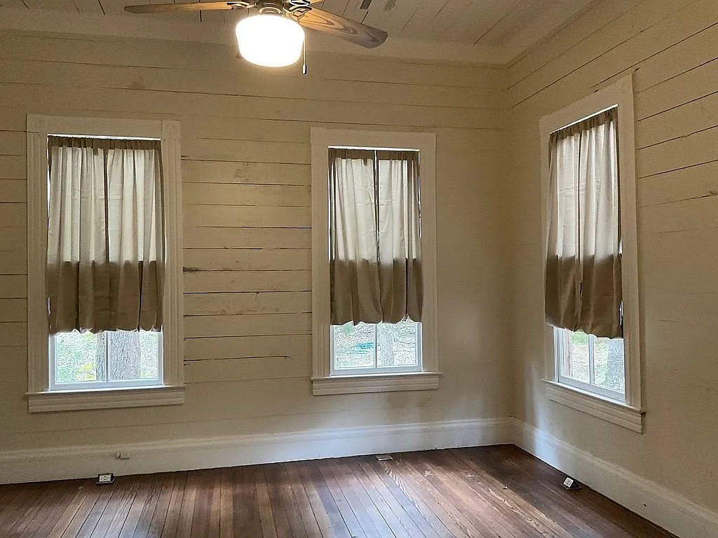 1 bed, 1.0 bath, 1045 sqft, $1,703 — Photo 3