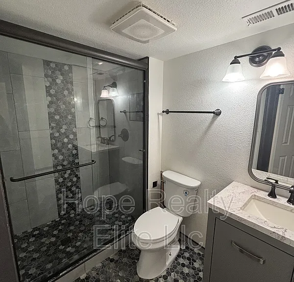2079 Sussex Ln — Photo 25