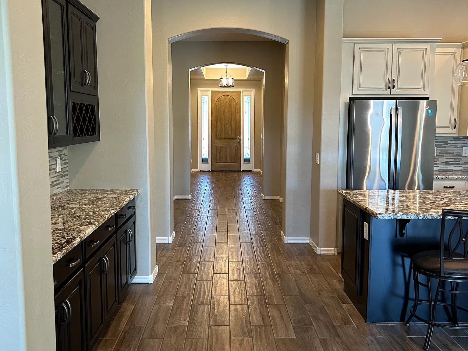 3 bed, 2.5 bath, 2425 sqft, $3,000 — Photo 2