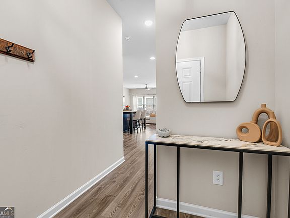 5th image of 2893 Royal Heights Dr