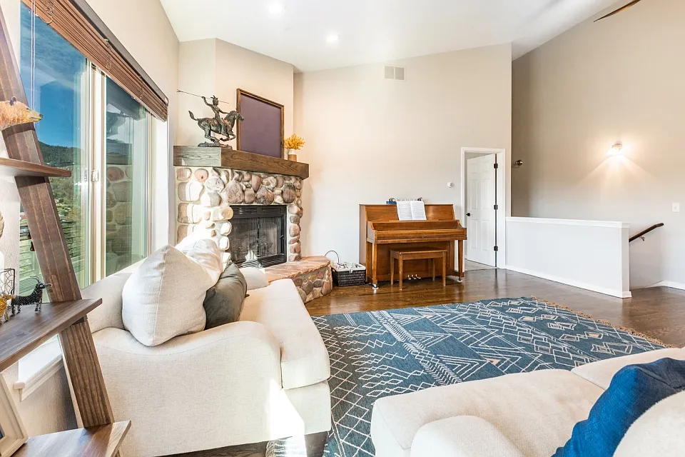 3 bed, 2.5 bath, 2865 sqft, $4,000 — Photo 4