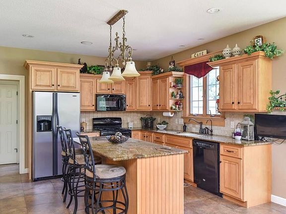 4th image of 8060 Camden Way