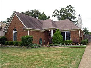 1st image of 215 Oakland Hills Dr