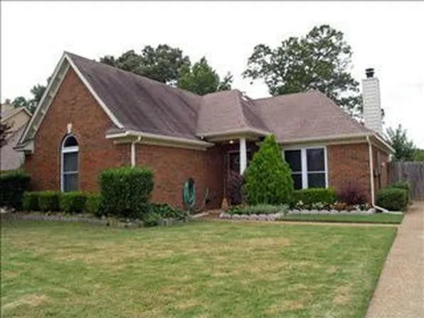 215 Oakland Hills Dr, Oakland, TN 38060