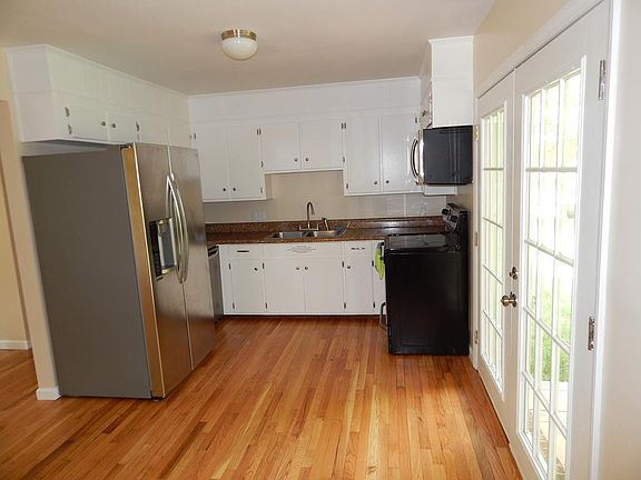 2nd image of 275 Forest Ln