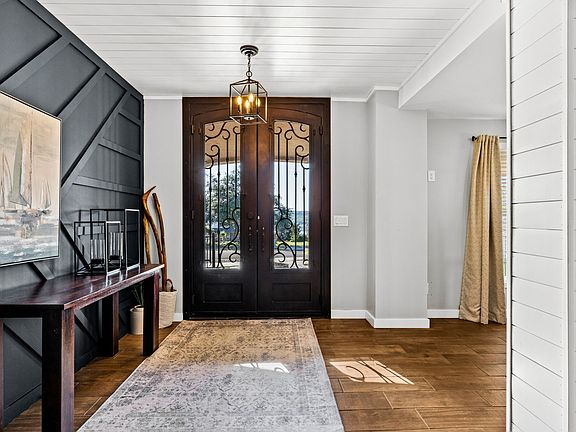 4th image of 501 Lakeshore Cir