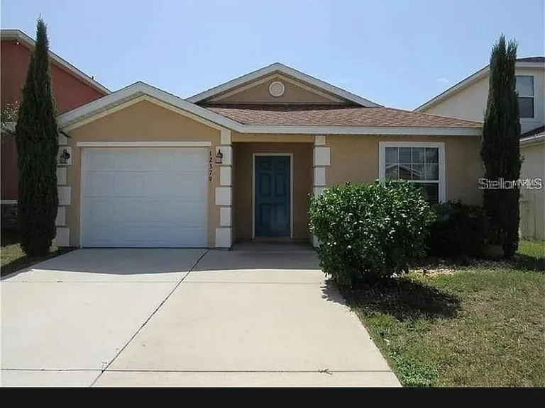 12379 NE 48th Loop — Photo 1