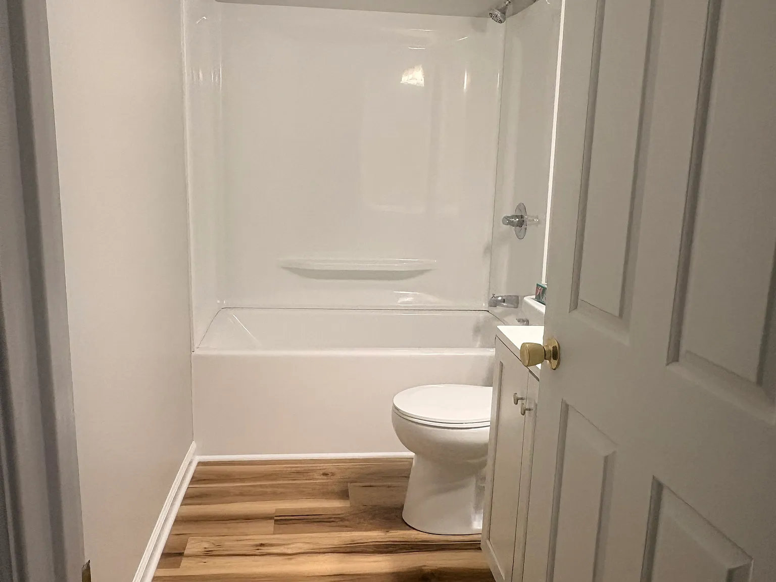 3 bed, 900 sqft, $1,300 — Photo 2