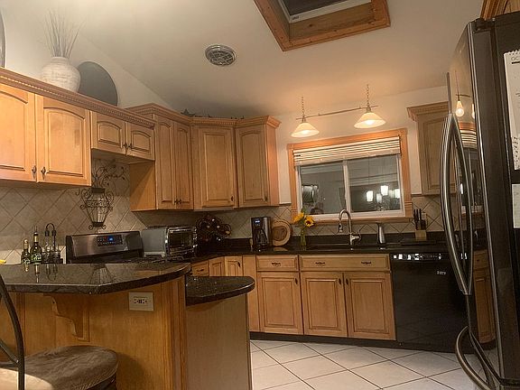 2nd image of 580 Edinborough Dr
