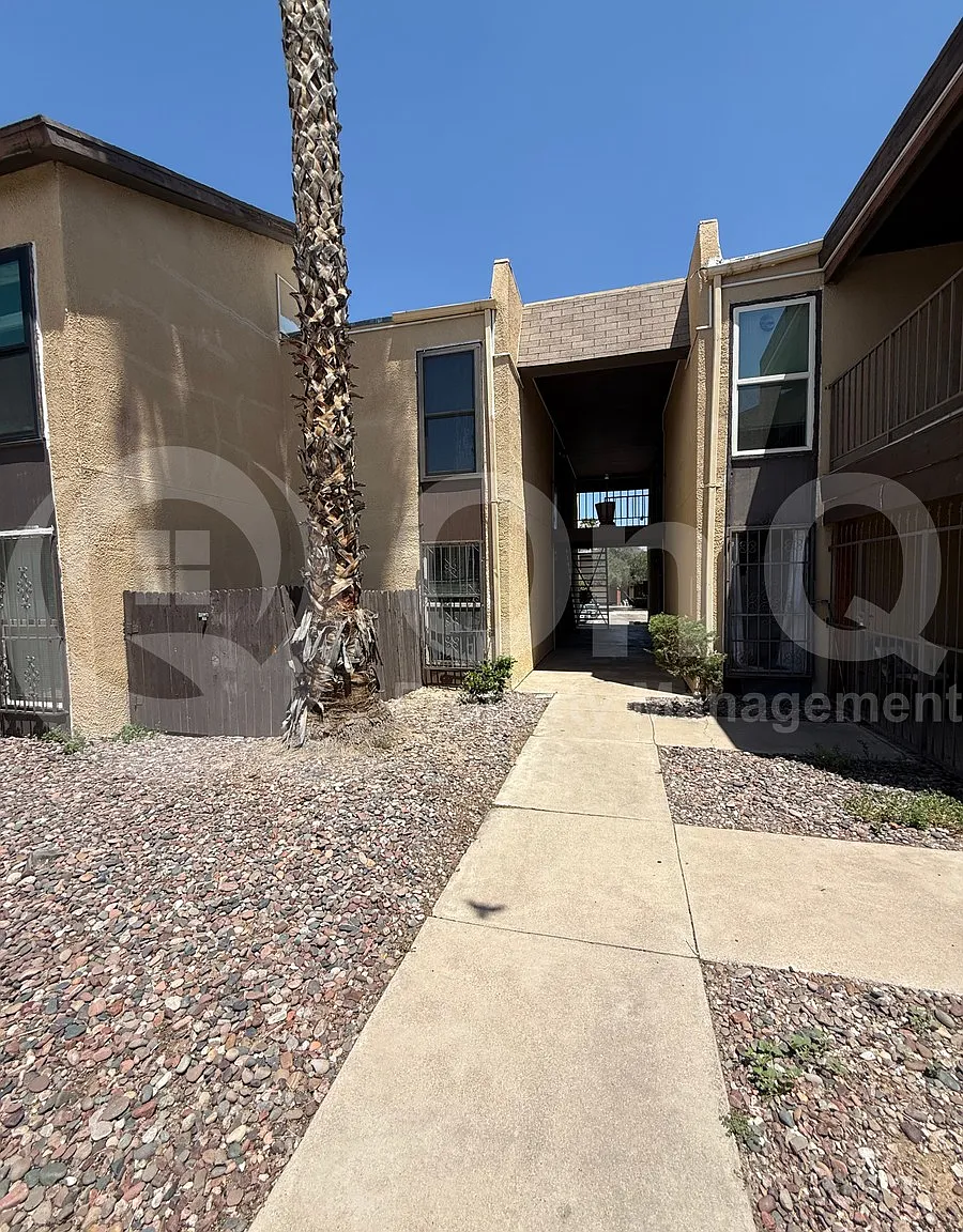 2 bed, 1.5 bath, 672 sqft, $1,125 — Photo 2