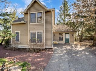 150 Upper Deer Valley Rd, Tannersville, PA 18372