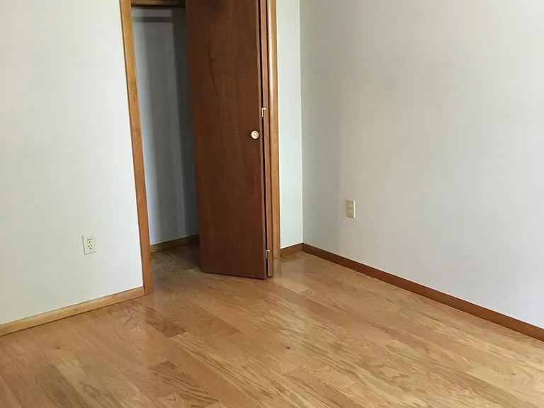 111 E 5th St #3 — Photo 7