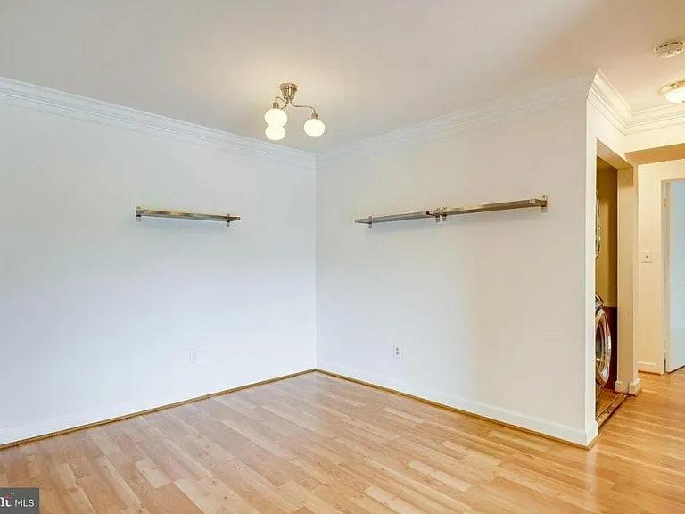 545 Florida Ave — Photo 9