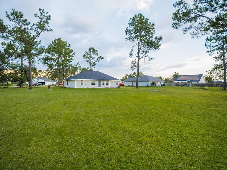76 Brookfield Dr — Photo 3
