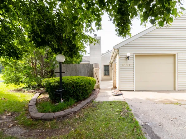 8704 Ginger Ln, Urbandale, IA 50322