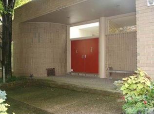 31300 Bingham Rd, Bingham Farms, MI 48025