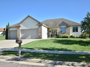 5326 Ridgeview Dr NW, Rochester, MN 55901