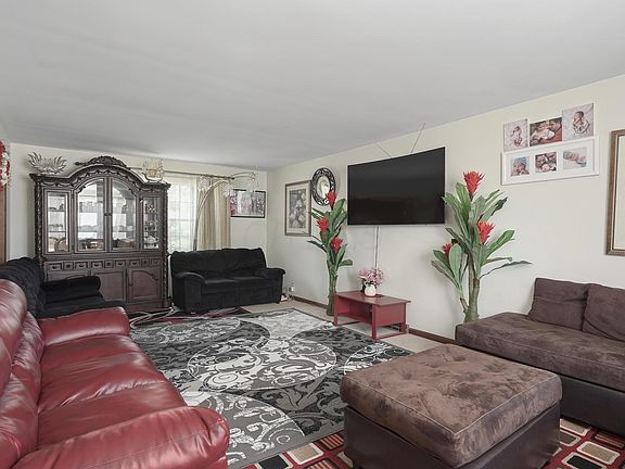 5th image of 4980 Woodbriar Pl