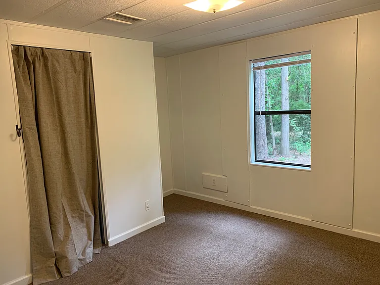 Second bedroom.
