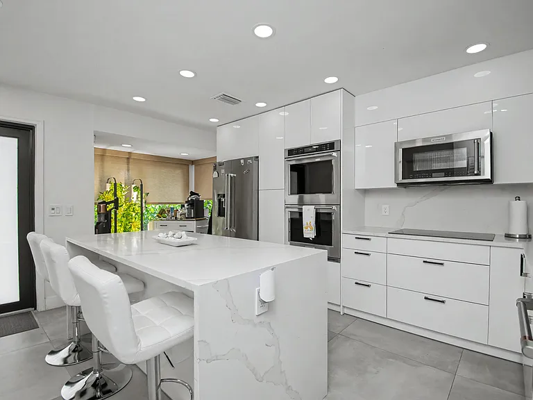 6602 Thornhill Ct — Photo 9