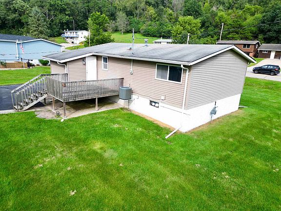 3rd image of 2715 College Dr