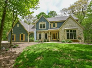 W232S5950 Charles Dr, Waukesha, WI 53189