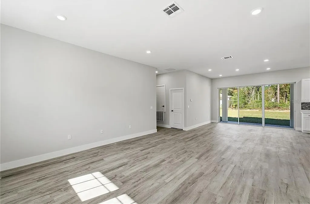 4 bed, 3.0 bath, 1802 sqft, $2,200 — Photo 4