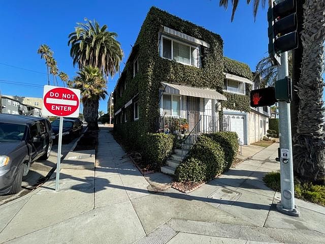 1st image of 4003 E Livingston Dr