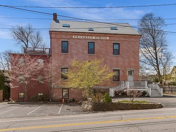 2nd image of 348 Maplewood Avenue #1