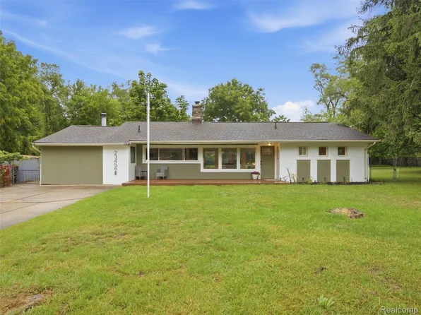 23456 Lee Baker Dr, Southfield, MI 48075
