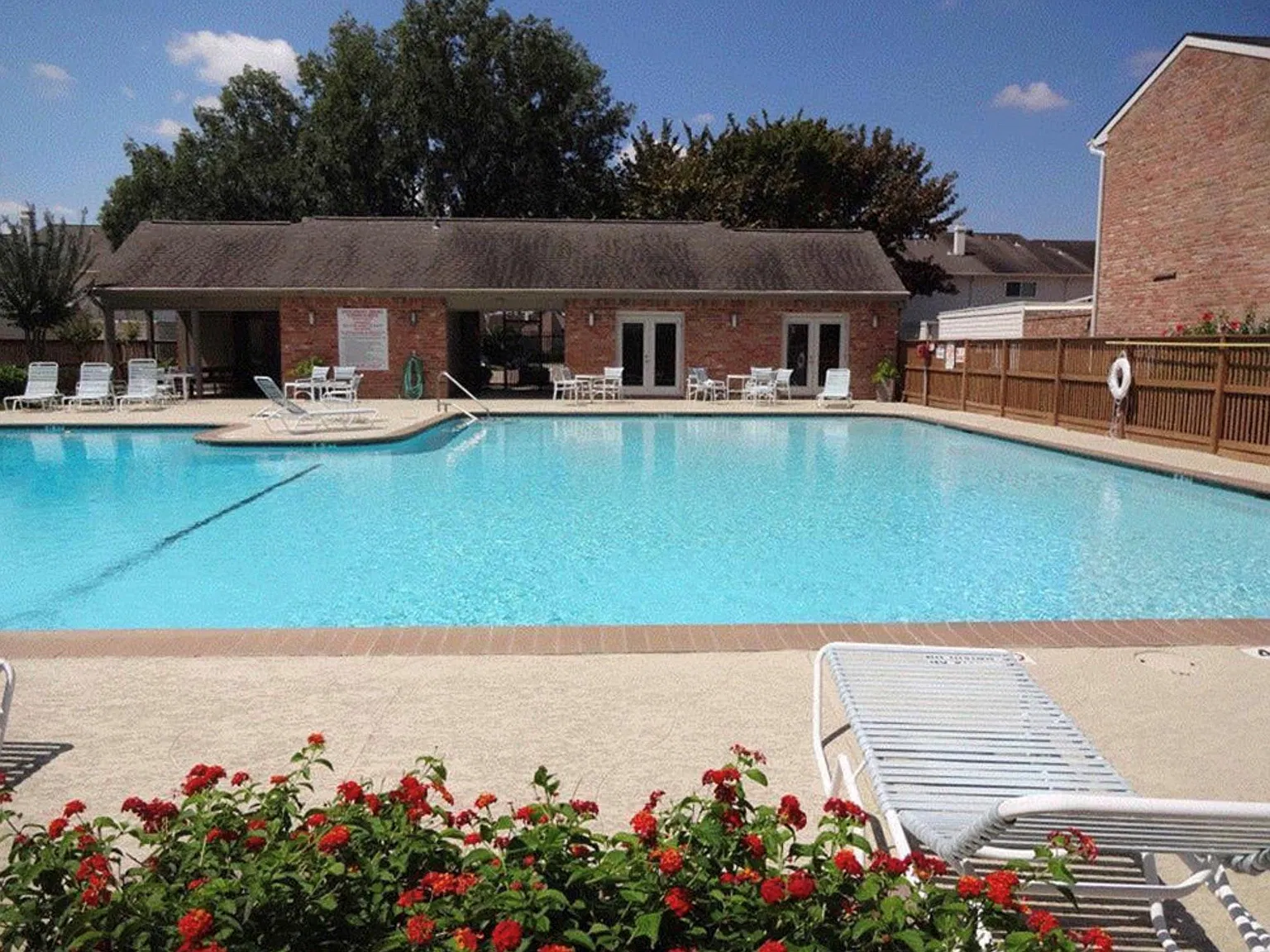 2 bed, 2.5 bath, 1399 sqft, $2,100 — Photo 3