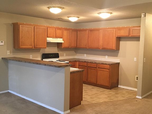 Kitchen - Double sink, Dishwasher and Garbage Disposal