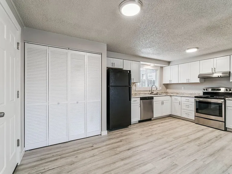2111 Airport Ave #2105 — Photo 13