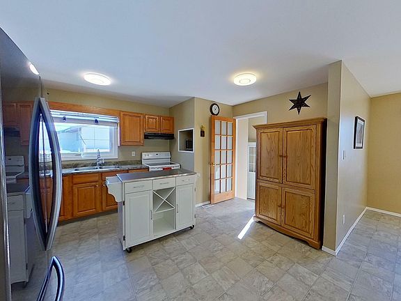 5th image of 4509 57a Ave