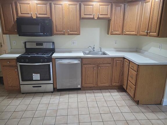 3rd image of 337 Fairport Rd