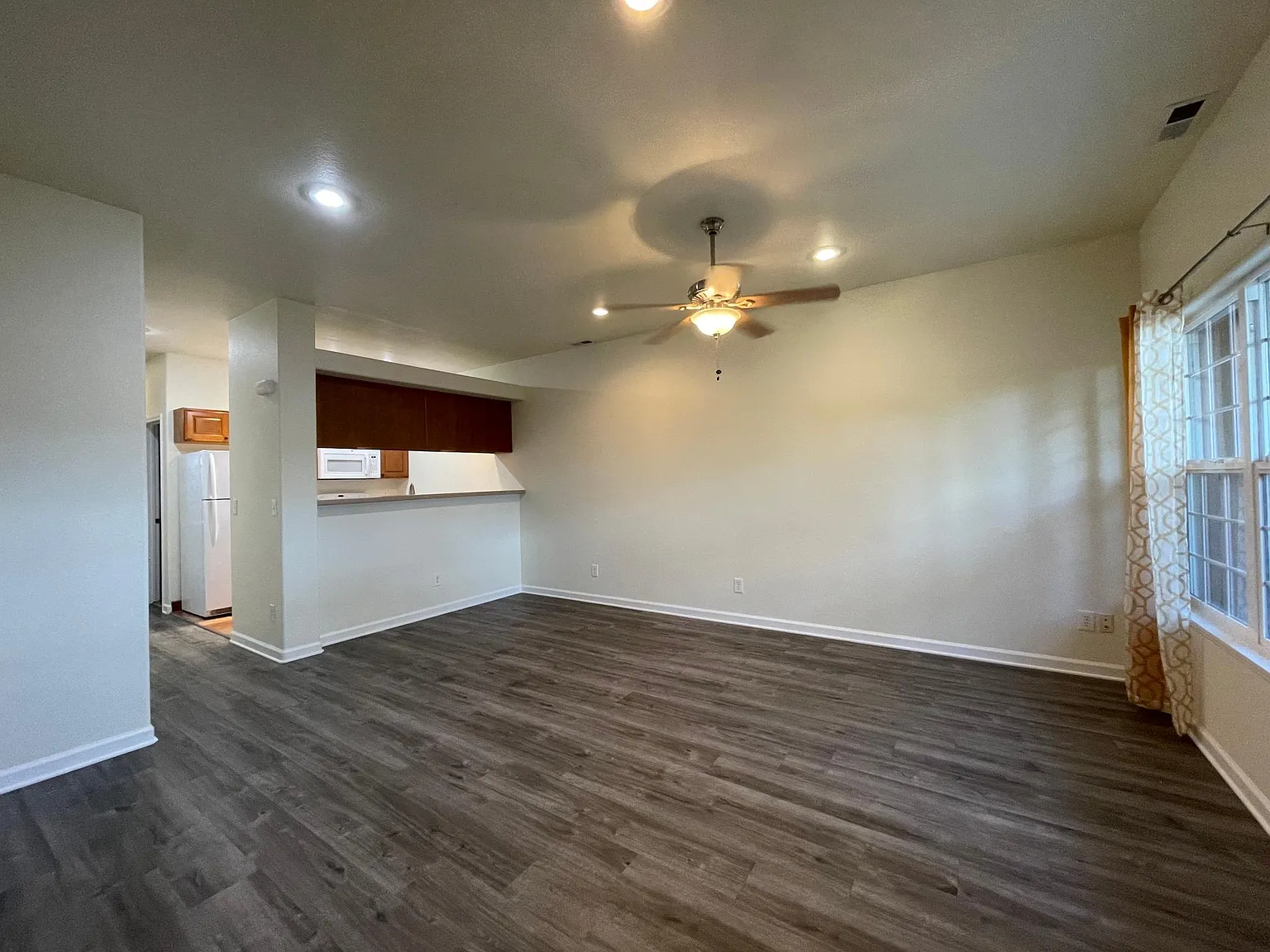 3 bed, 1135 sqft, $2,250 — Photo 4
