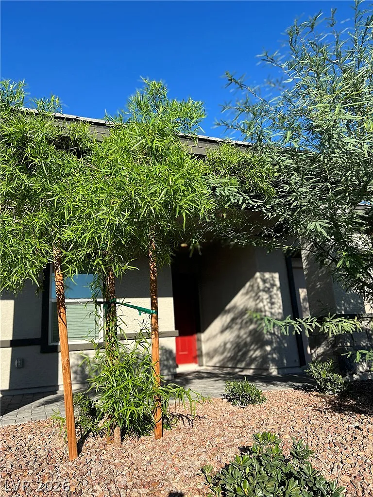 2 bed, 1099 sqft, $1,879 — Photo 1