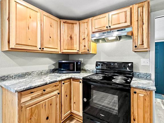 3rd image of 224 W Springfield Street