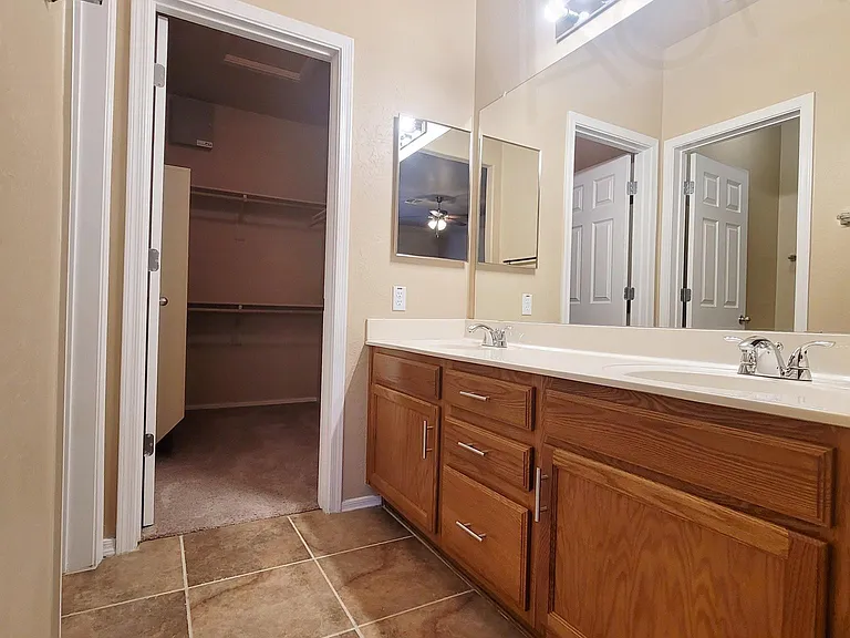 805 S Sycamore St — Photo 25