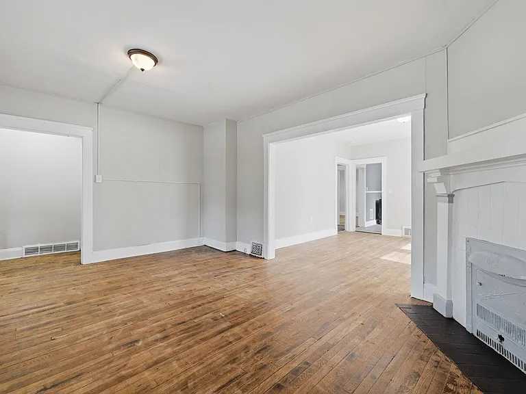 11611 Fairport Avenue — Photo 62