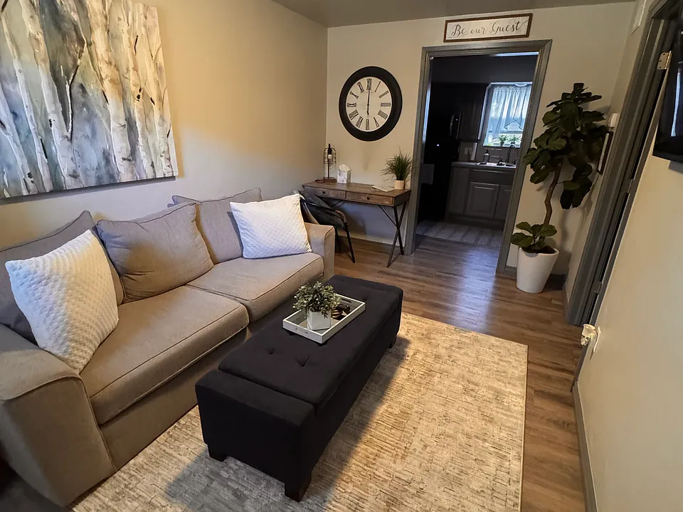 1207 W Gore Blvd #6