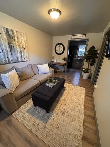 1207 W Gore Blvd Photo 1