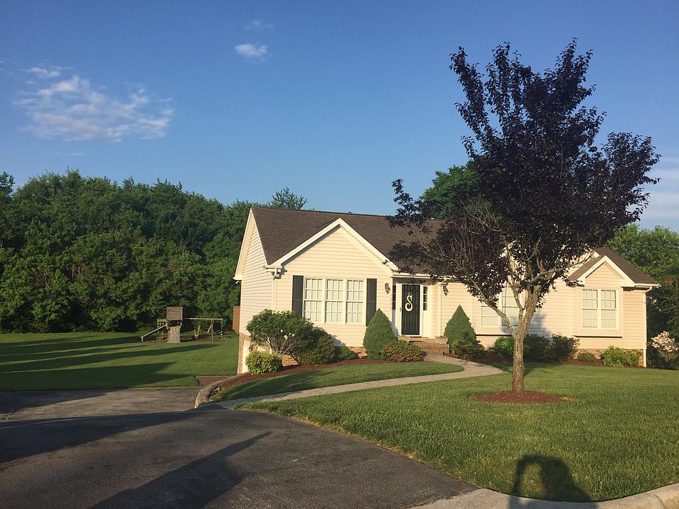 2nd image of 1777 Meadows Rd