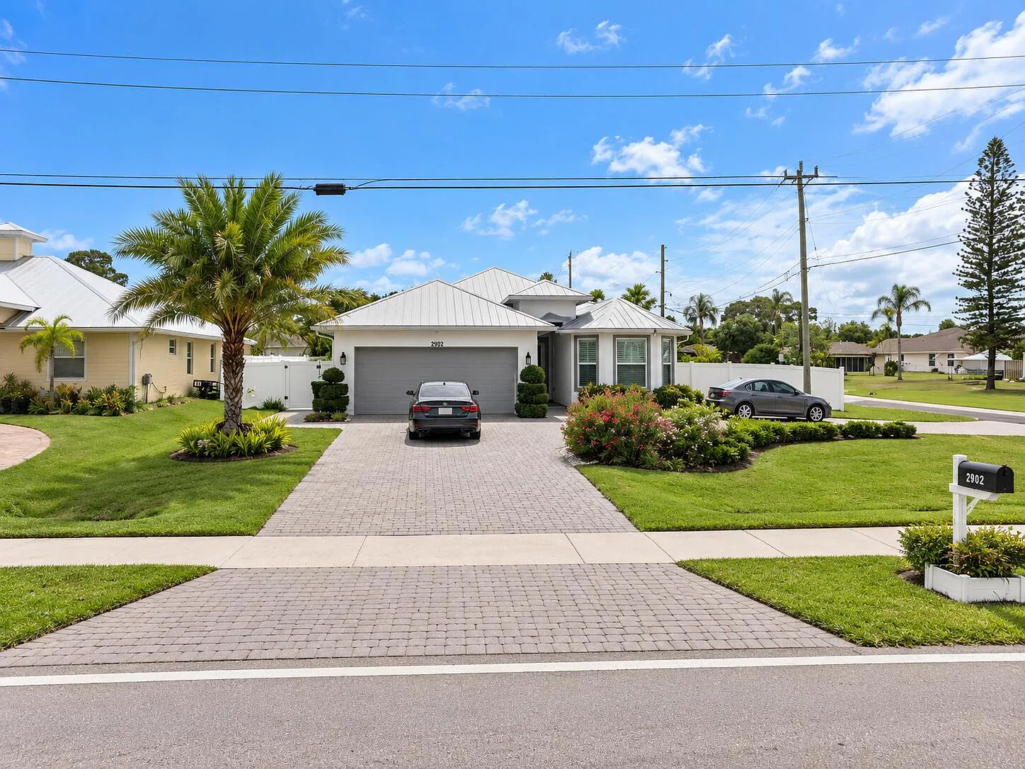 4 bed, 3.5 bath, 2346 sqft, $4,700 — Photo 2