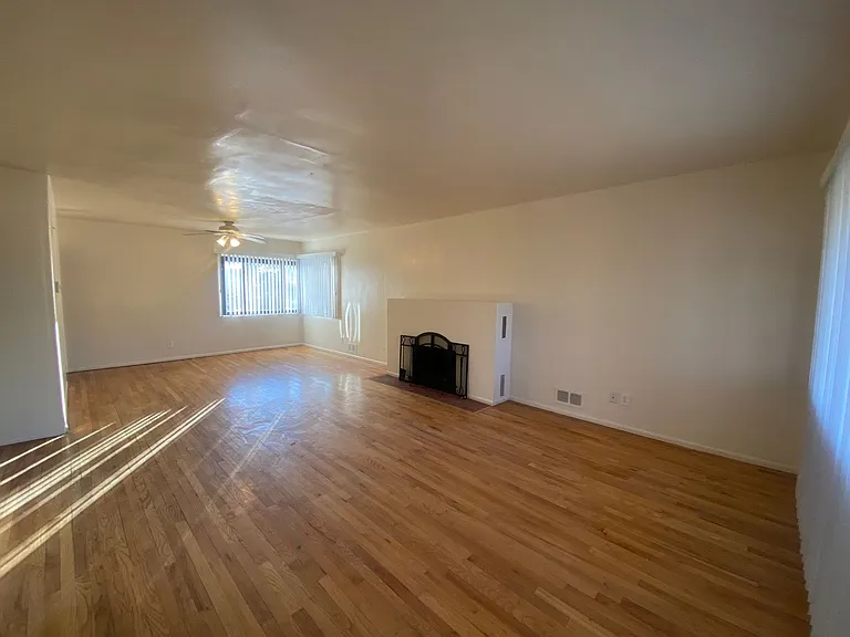 1200 Stanford Dr NE — Photo 32
