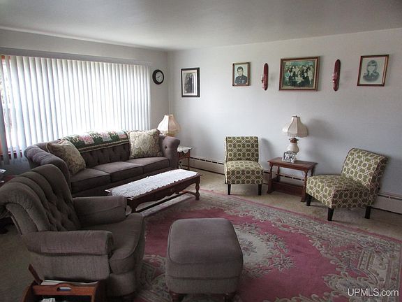 3rd image of 404 Bowling Ave