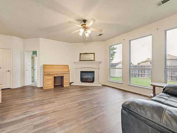 4th image of 1008 Fort Apache Dr